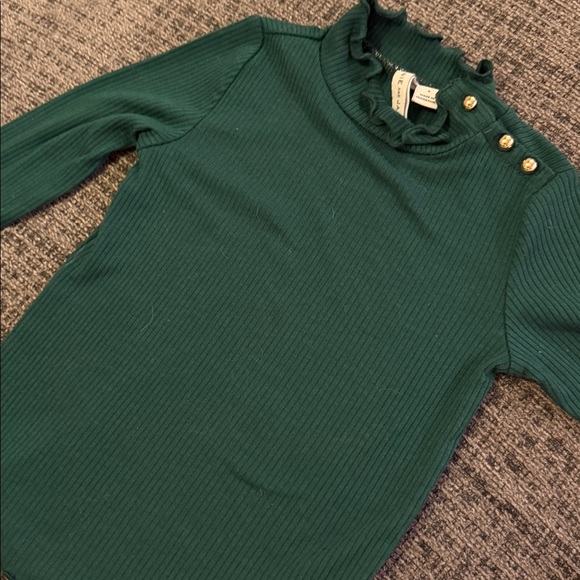 RIBBED RUFFLE TRIM TURTLENECK - Picture 2 of 3